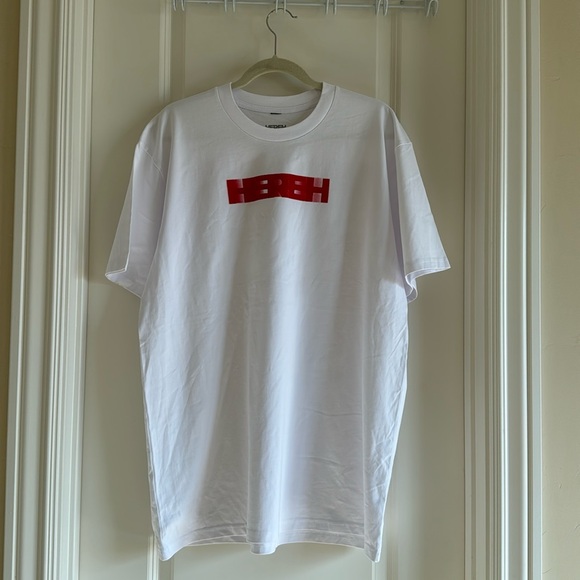 NWT IU HEREH World Tour Official White Shirt - Picture 2 of 4